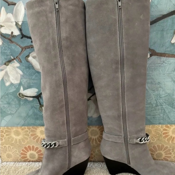 BCBG Tall Suede Leather Boots Wedge Heel Gray - Size 6 - NWOT - Picture 6 of 9